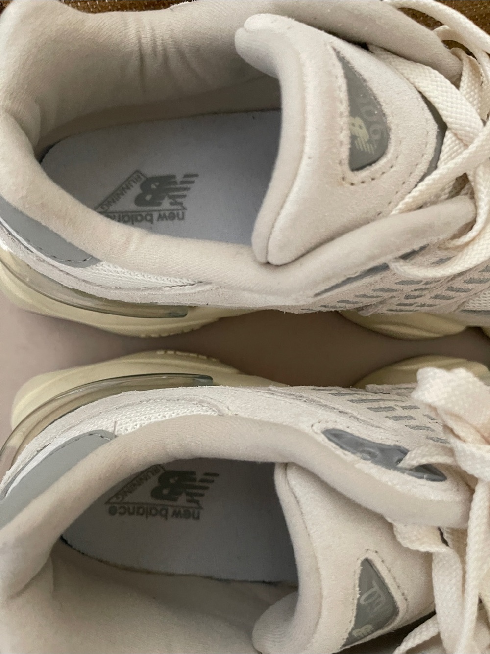 New Balance Neutral White & Light Gray Retro Runner Sneakers - Picture 3 of 7
